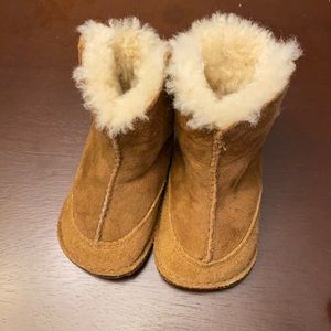 UGG Australia Infant Toddler Kids Boots S/N 5206 Size Small girl boy sheepskin